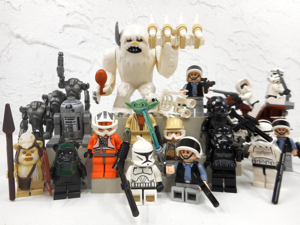 Lego Lot of 22 Star Wars Minifigures and 19 Accessories, Hot Wampa 8089 Monster, Yoda, Luke, Zev